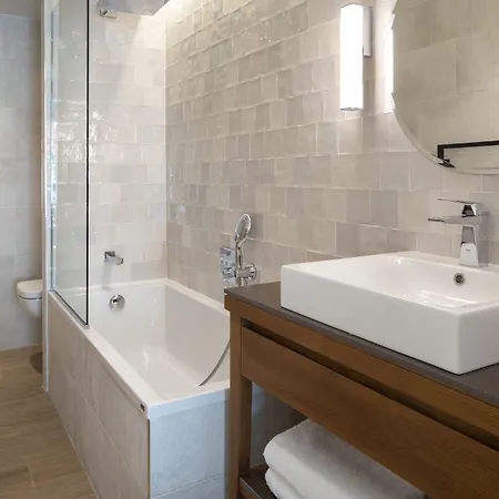 Hotel Des Champs-elysées 4*