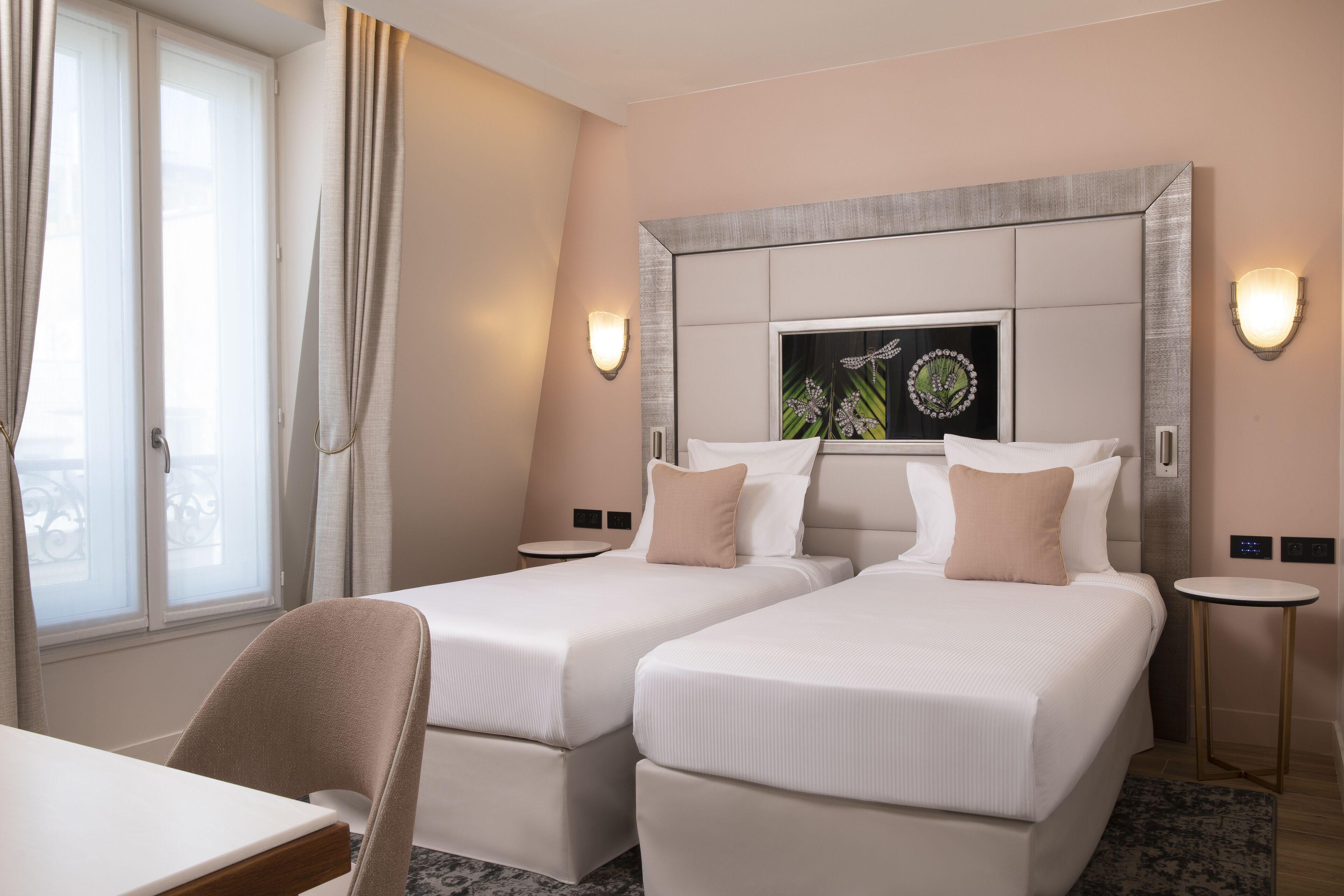 Des Champs-elysées Hotel