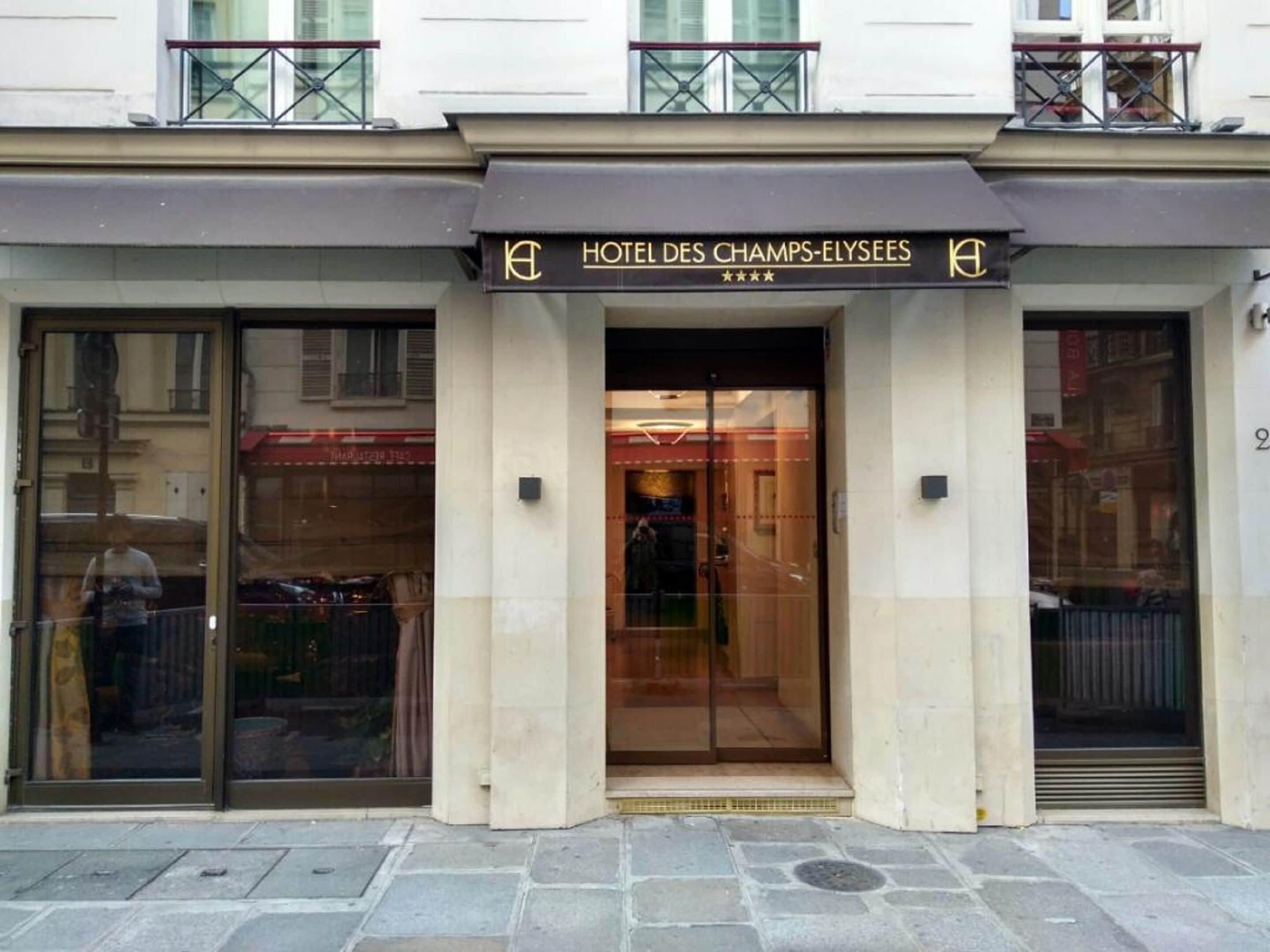 Des Champs-elysées 4* Parigi