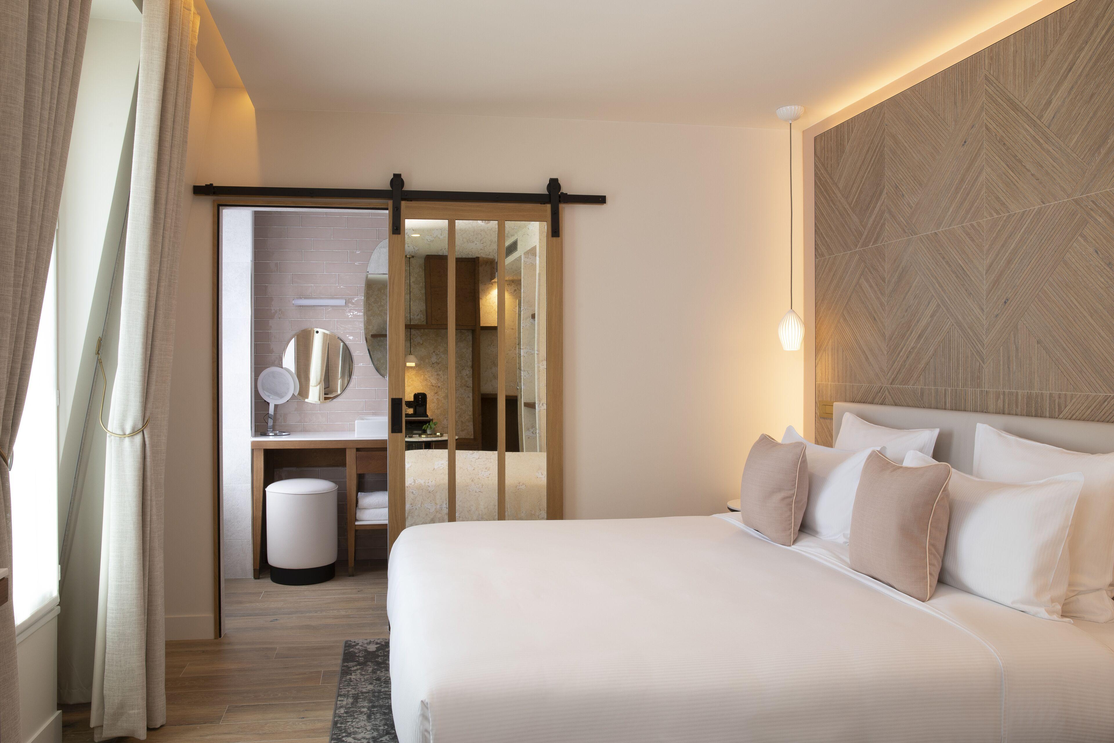 Des Champs-elysées 4*