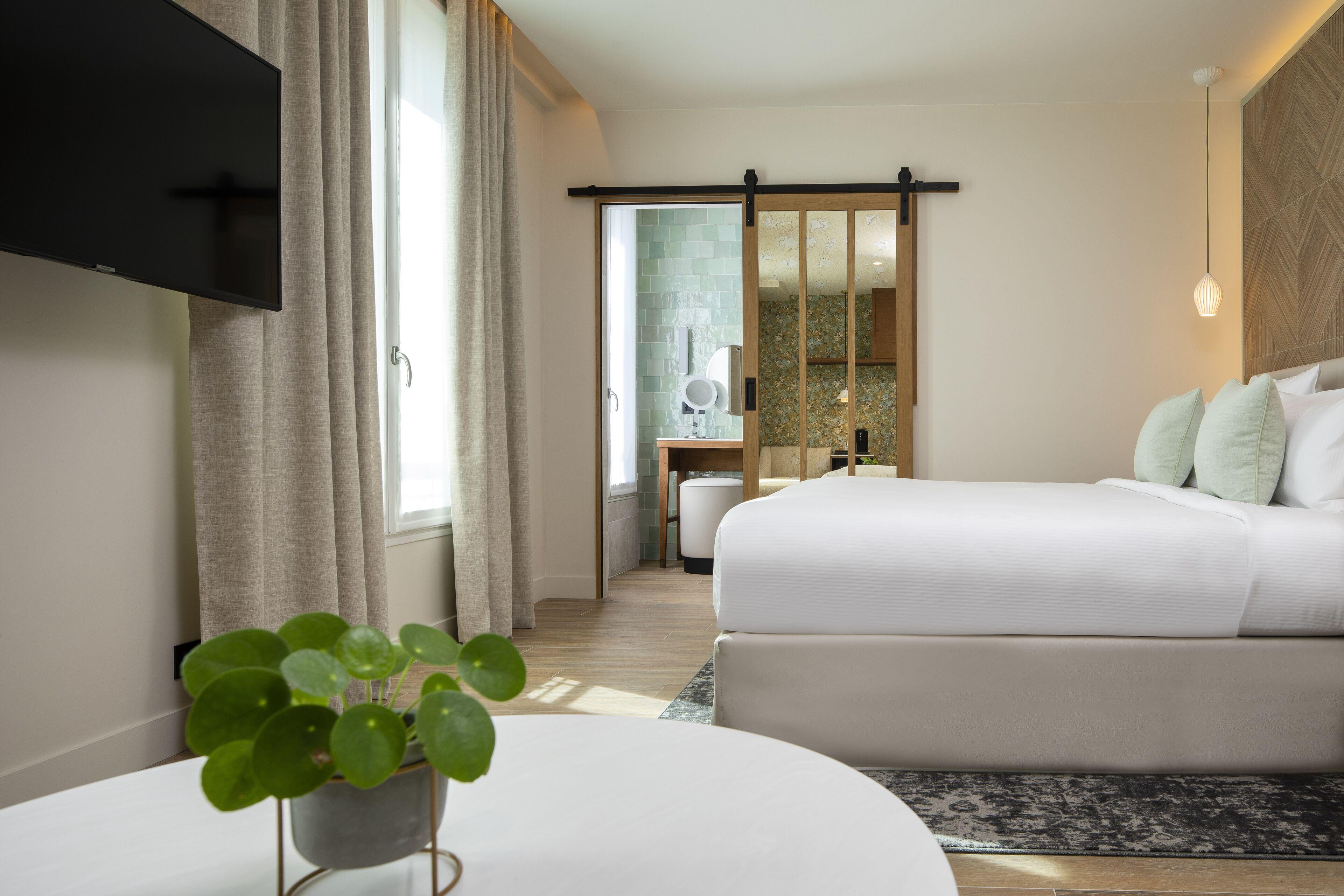 Des Champs-elysées Hotel