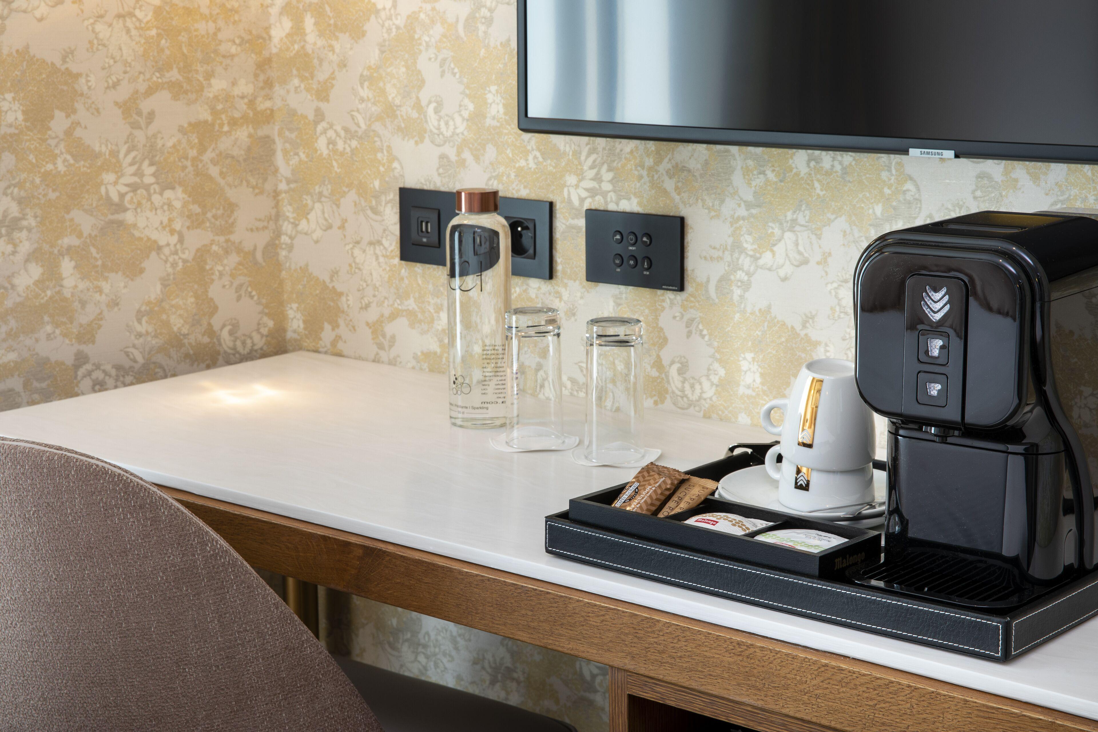 Des Champs-elysées 4*