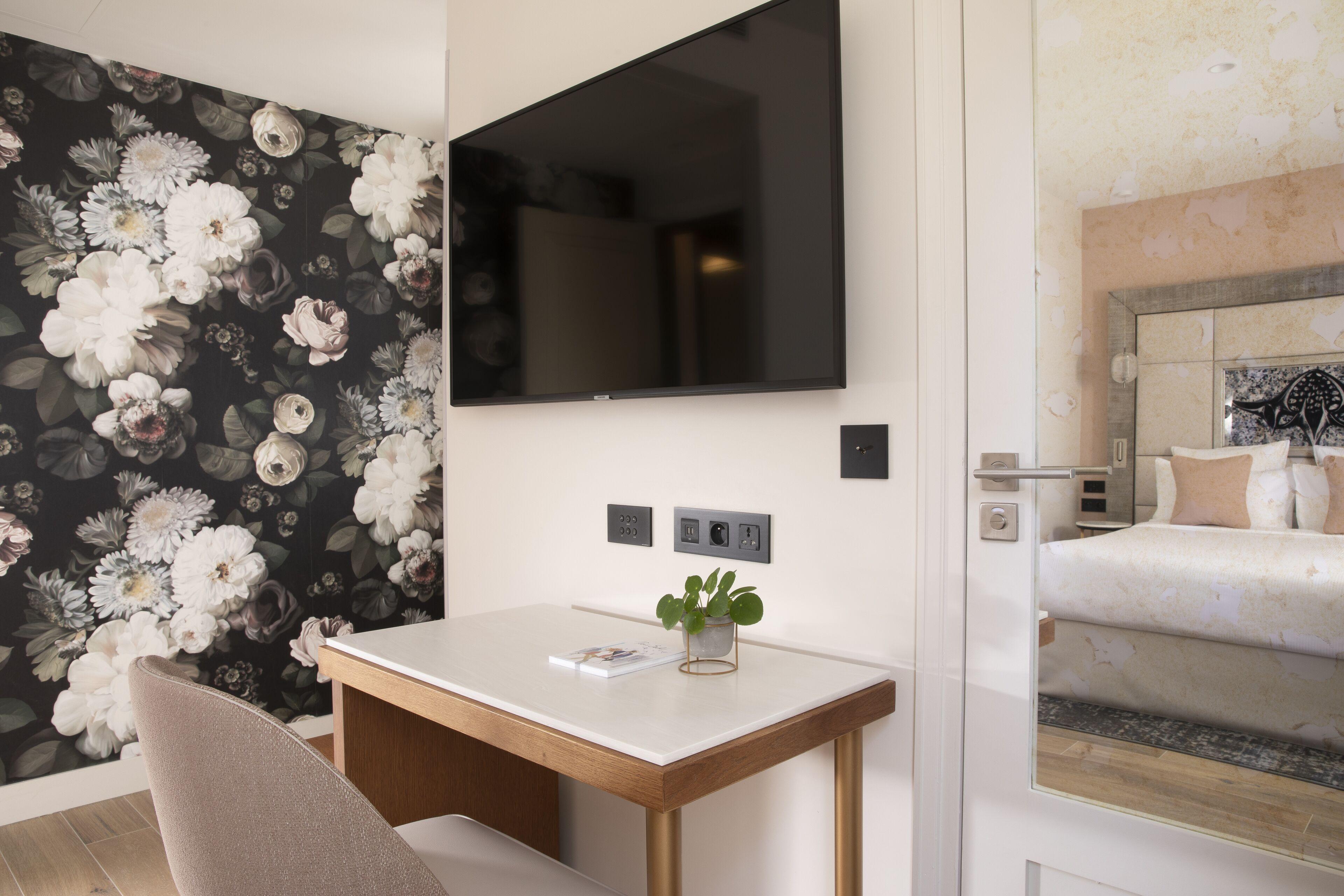 Des Champs-elysées 4*