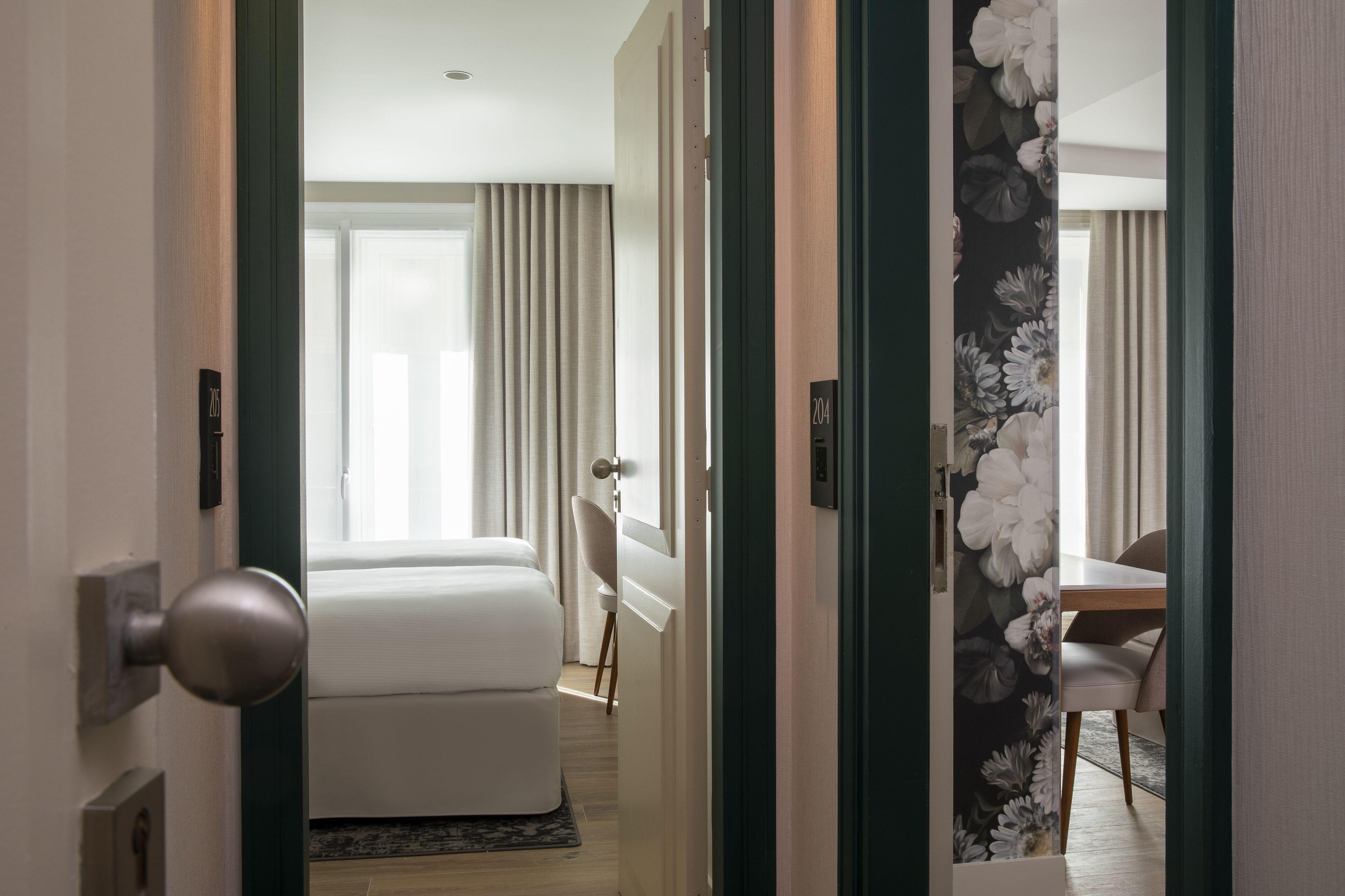 Des Champs-elysées 4* Parigi